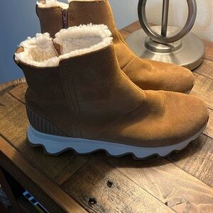 Sorel Women’s kinetic short waterproof winter boot camel brown size 8.5